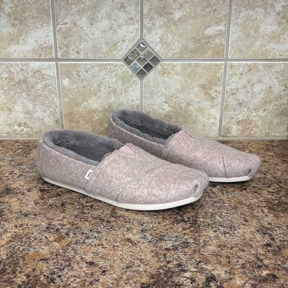 Toms | Shoes | Toms Heathered Pink Felt Faux Fur Lined Slip On ...